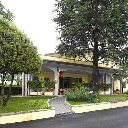 宁静酒店 代森扎诺-德尔加达 外观 照片